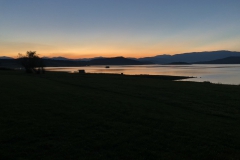 Stausee Duschanzi Жребчево bei Nacht